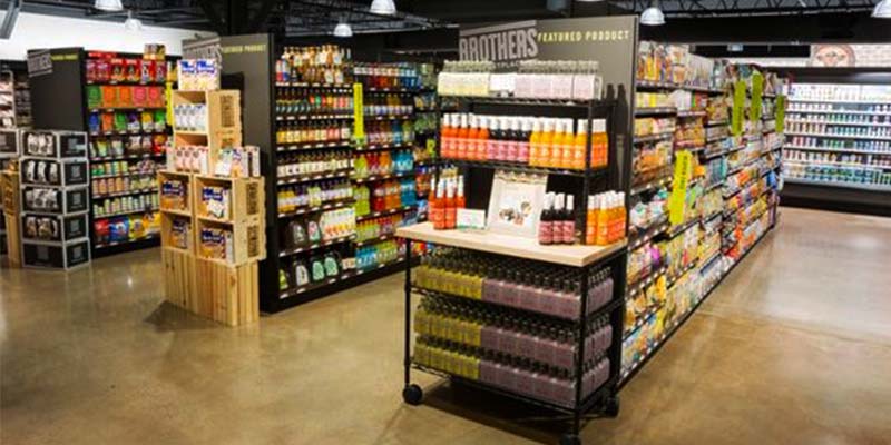 Deixe produtos pequenos e de compra impulsiva próximos ao caixa