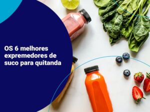 garrafas com sucos de frutas dispostas deitadas sobre uma mesa